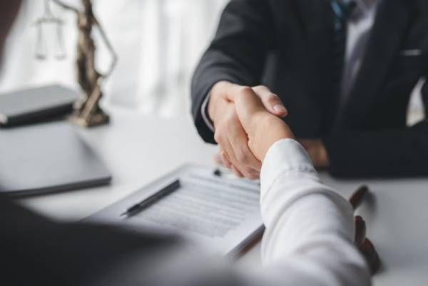 Méthodes d'évaluation d'un fonds de commerce : CA vs EBE, quelle approche choisir ?