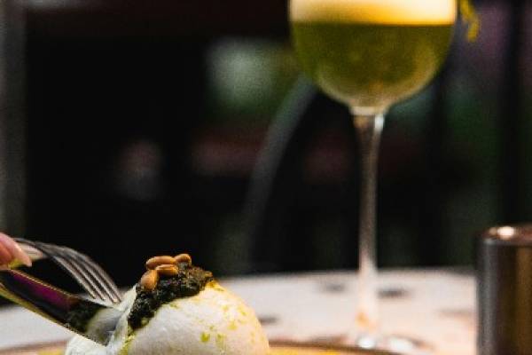  Charmant restaurant idéalement situé dans le Vieux Lille – Opportunité à saisir !