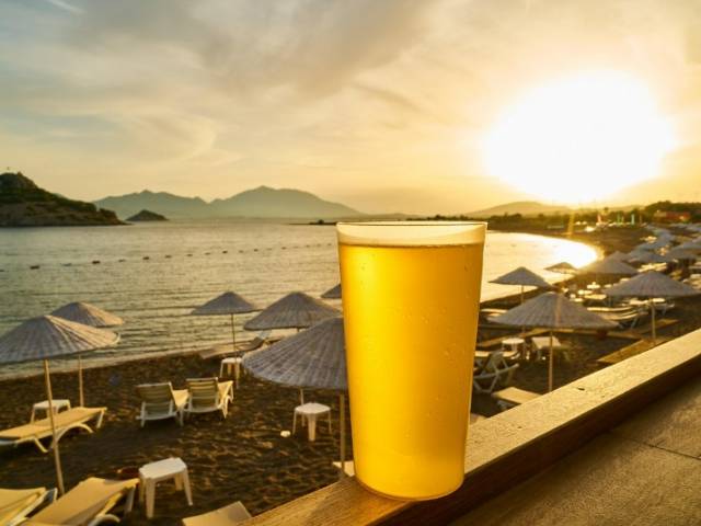 Cannes – Restaurant de Prestige en Première Ligne Mer