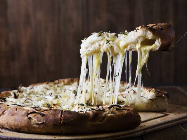 À VENDRE – SUPERBE PIZZERIA EN CENTRE-VILLE