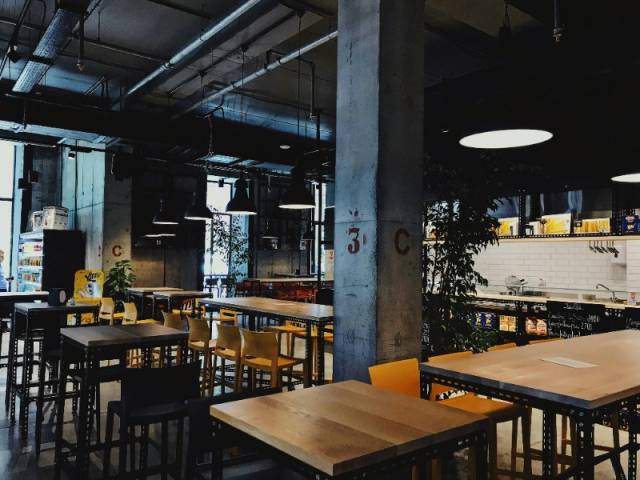 À céder – Belle brasserie neuve en zone d’activité – Affaire de direction