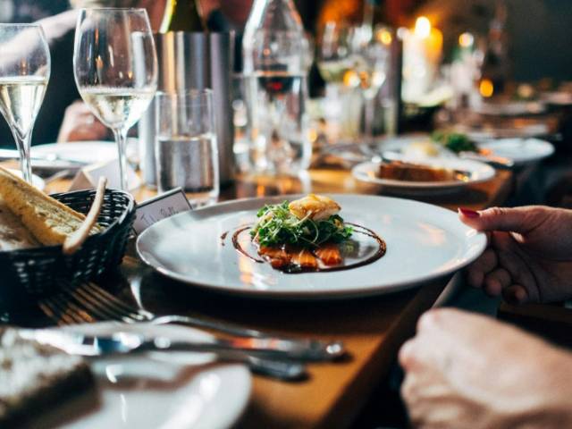 BRASSERIE 150 M² – 65 PLACES INTÉRIEURES – 150 PLACES EN TERRASSE – GRAND’PLACE