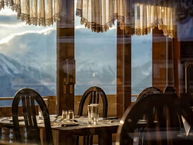 RESTAURANT À THÈME – 100 PLACES – TERRASSE – PARKING – FAIBLE LOYER