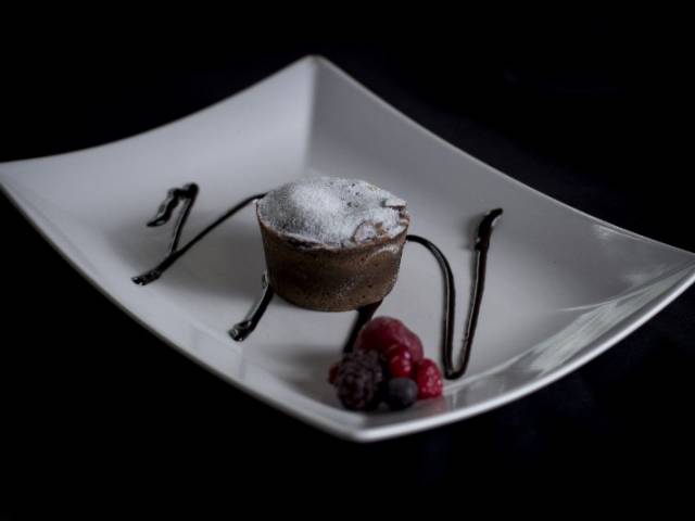 À VENDRE – RESTAURANT AVEC EMPLACEMENT PRIVILÉGIÉ