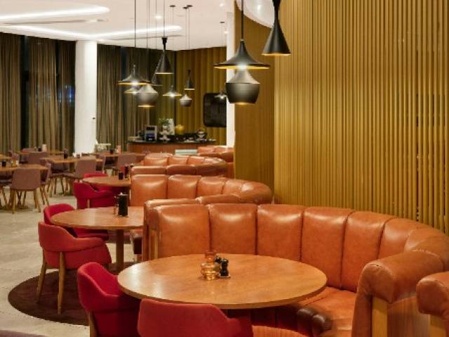 BRASSERIE FACE À LA DEÛLE – 150 M² – 100 PLACES + 80 EN TERRASSE – FAIBLE LOYER