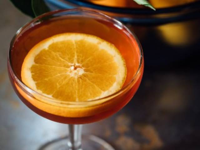 À VENDRE – BAR LOUNGE ENTIÈREMENT RÉNOVÉ – ÉTABLISSEMENT CLÉ EN MAIN