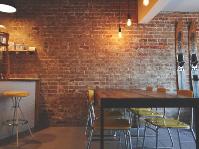 À VENDRE – BRASSERIE IDÉALEMENT SITUÉE EN CENTRE COMMERCIAL