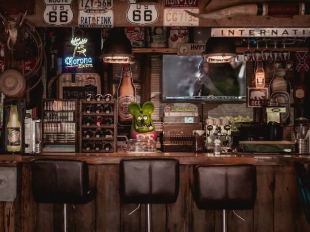 Bar idéal pour une première affaire – Opportunité à saisir en hyper centre 